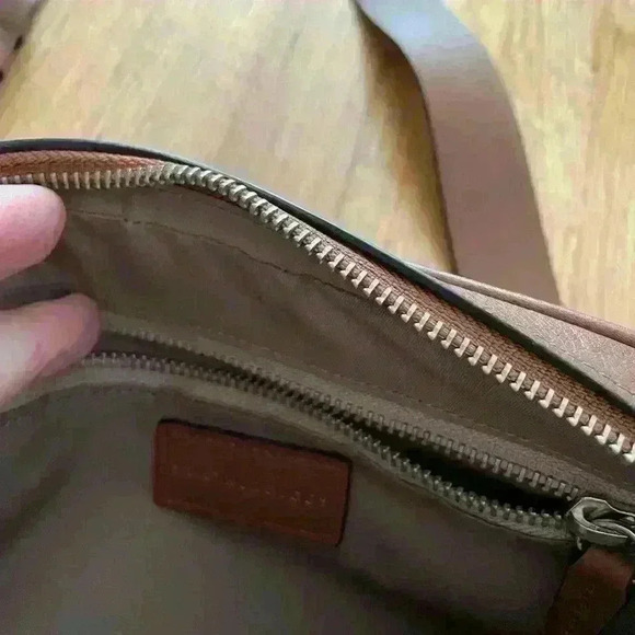 Leatherology monogrammed camera crossbody bag - Picture 3 of 5